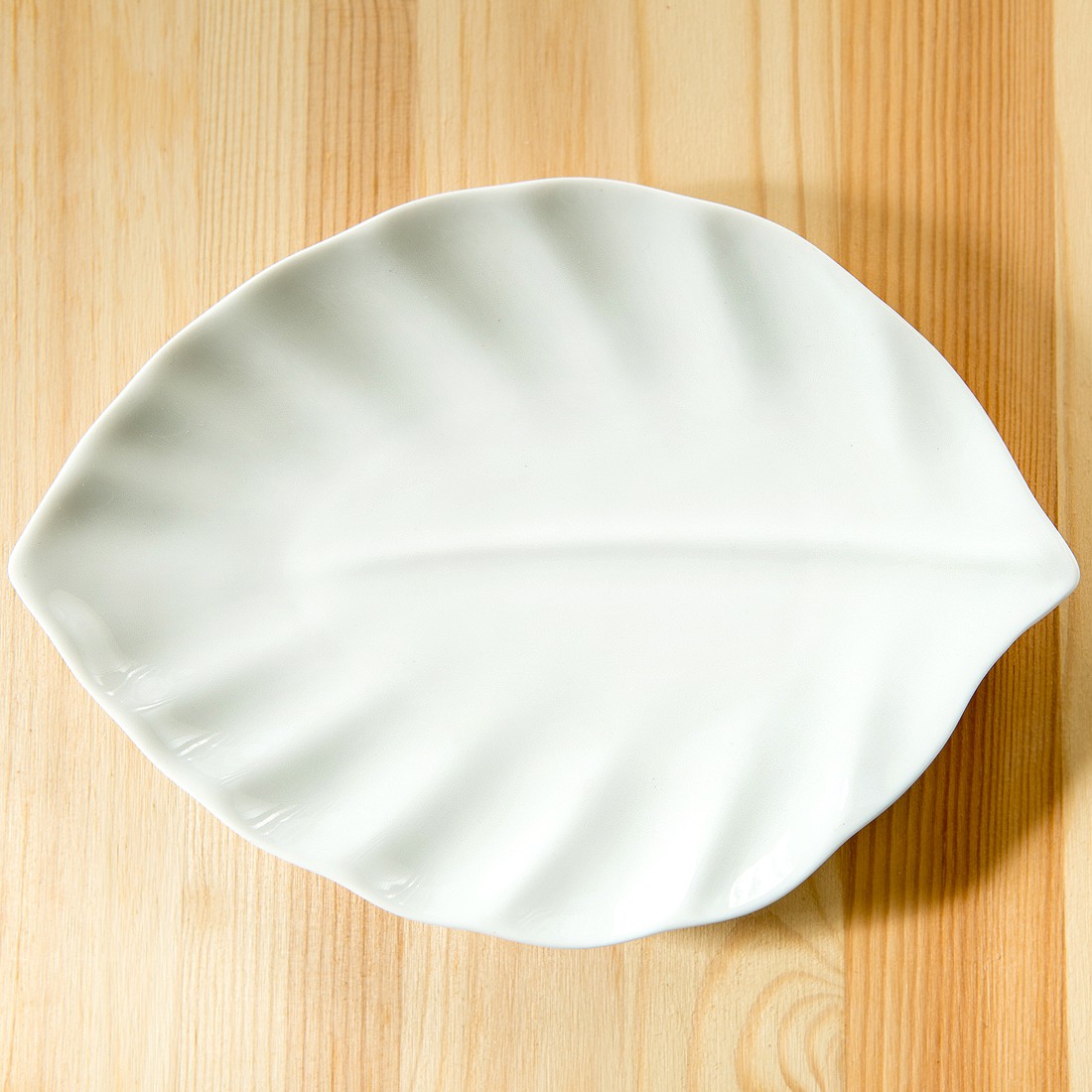 Блюдце сервировочное Leaf white 20, 20х15 см, Фарфор, KunstWerk, Китай