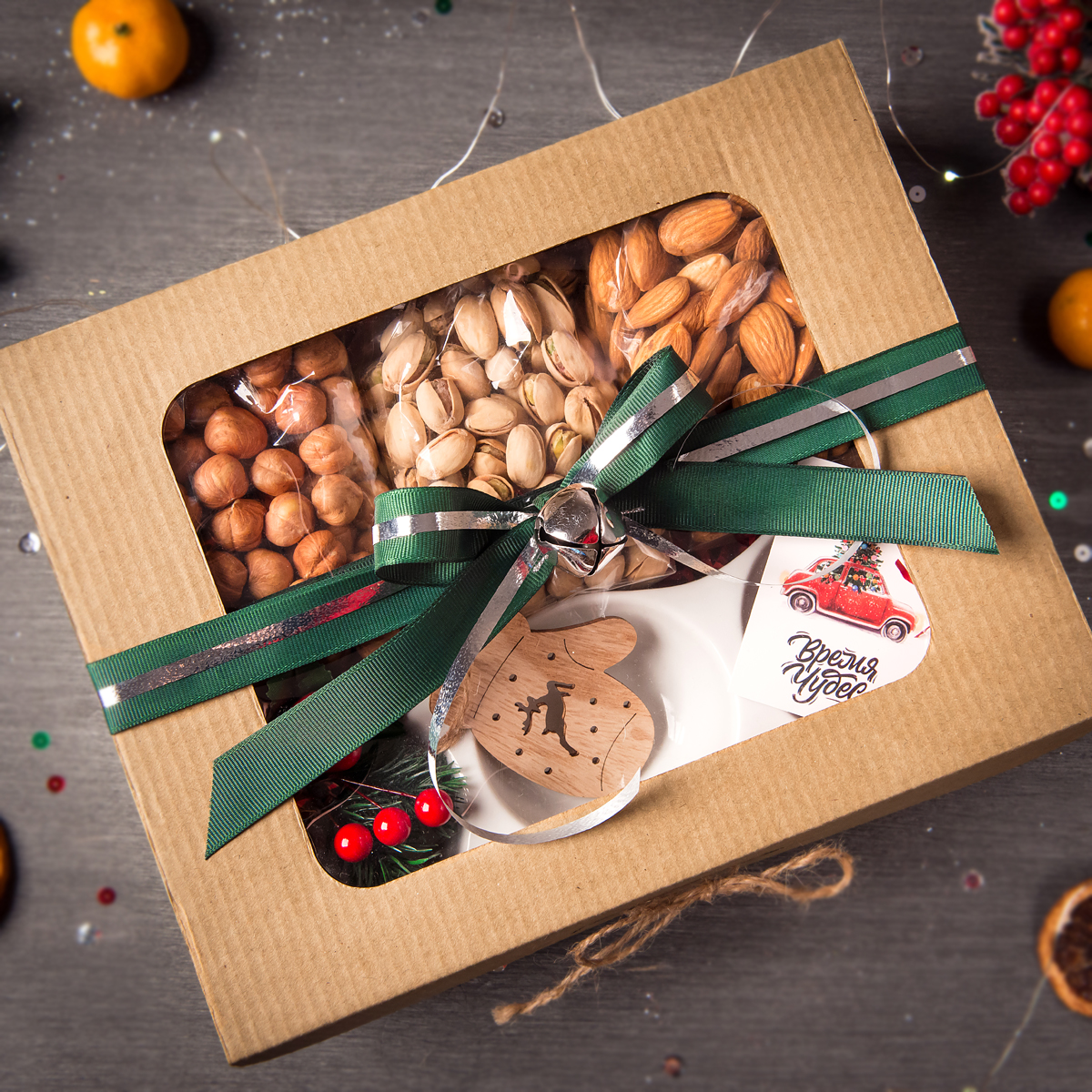 Менажница с орехами в подарок. Ореховые наборы в подарок.